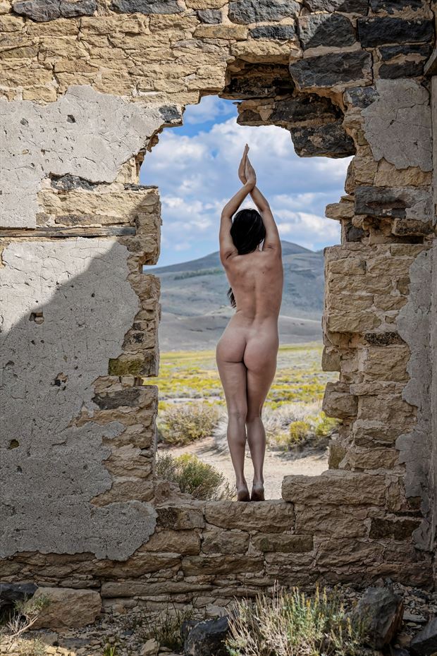 edge of the world artistic nude photo by photographer philip turner