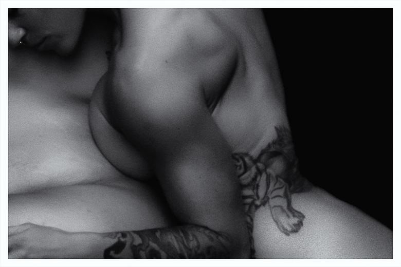 el abrazo de caliope sensual artwork by photographer migo arte foto