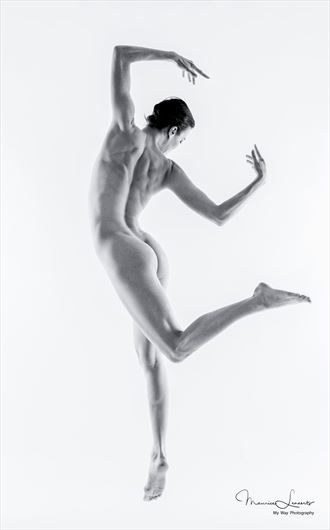 elegance artistic nude photo by photographer topblade