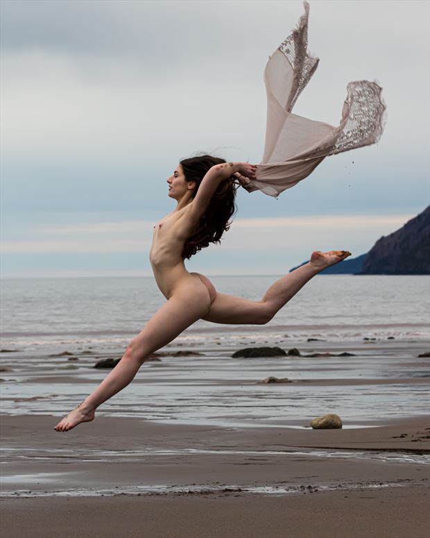 elegantly free artistic nude photo by photographer korry hill