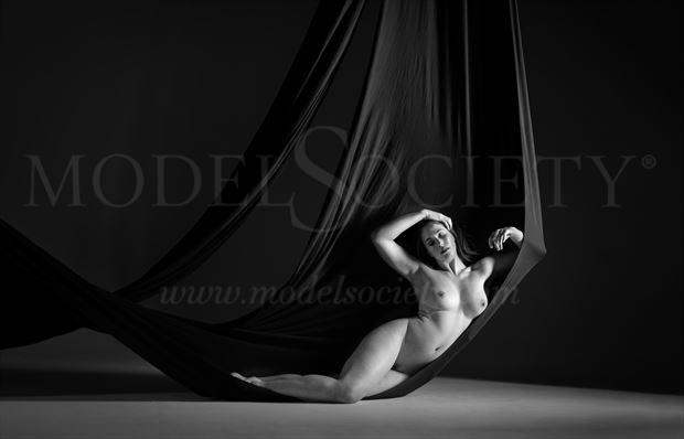 elle silk handing ii artistic nude photo by photographer richard spurdens