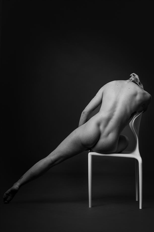 elongate artistic nude photo by photographer mskeetphoto