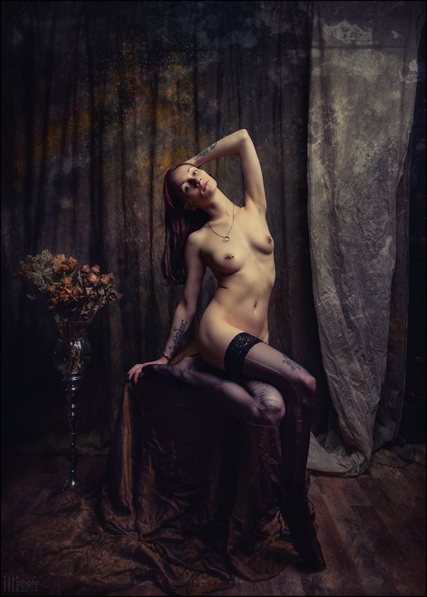 emotional girl artistic nude photo by photographer thomas illhardt