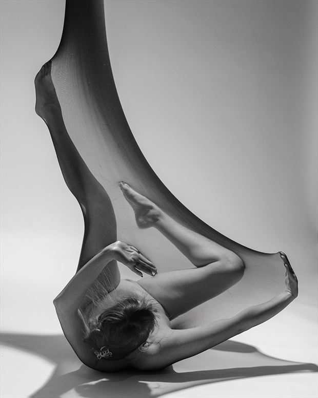 entrapment artistic nude photo by model sarabunnyxoxo