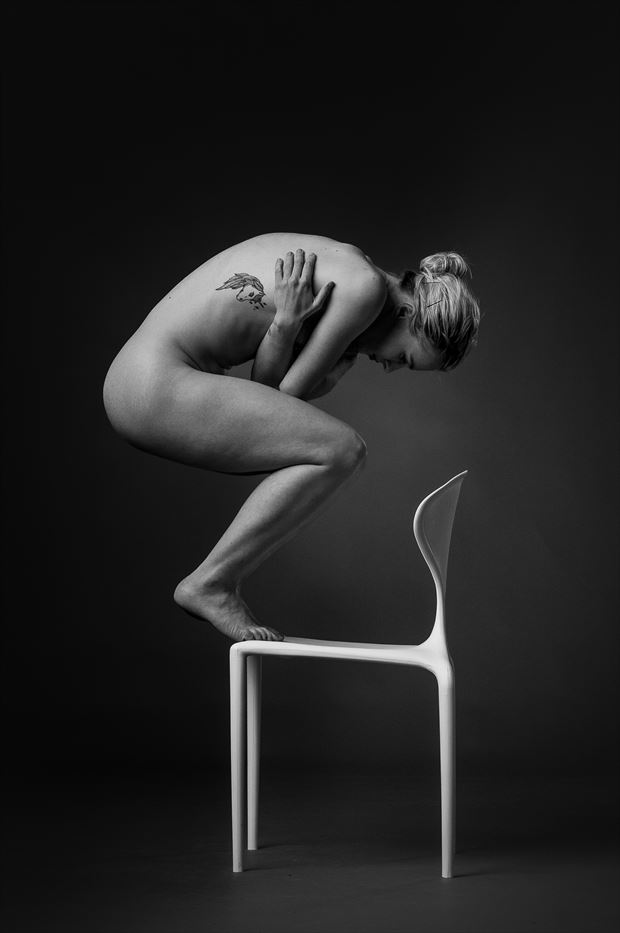 enveloped artistic nude photo by photographer mskeetphoto
