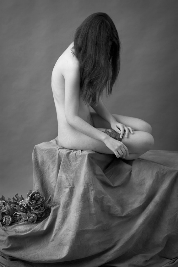 epitaph Artistic Nude Photo by Photographer zanzib