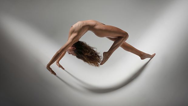 equilibrista artistic nude photo by photographer joan gil