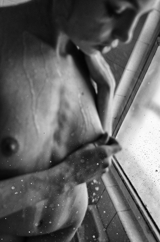 erotic chiaroscuro artwork by photographer emissivity