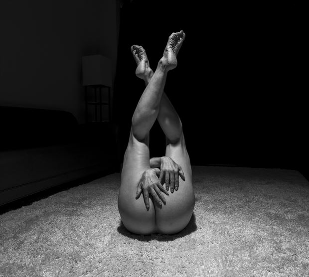 erotic chiaroscuro photo by model rhynelmrk