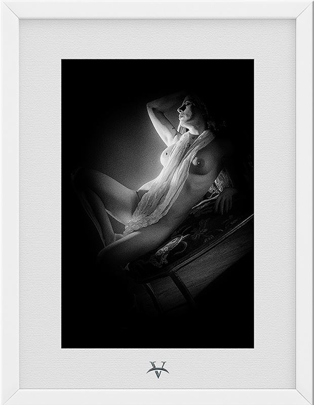 erotic chiaroscuro photo by photographer roberto barbieri