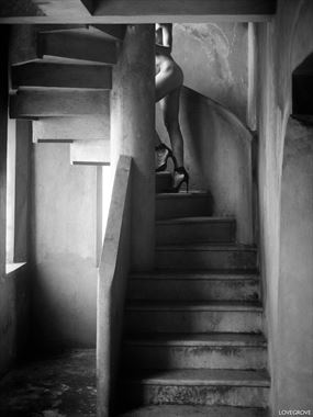 erotic implied nude photo by photographer damien lovegrove
