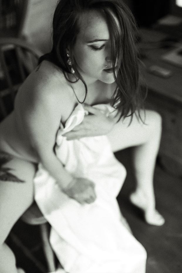 erotic implied nude photo by photographer tendai pottinger