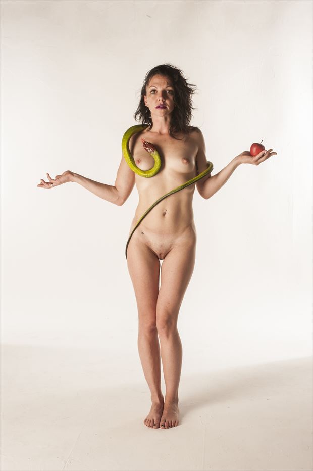 eve au paradis artistic nude artwork by photographer antoine peluquere