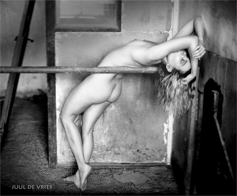 factory artistic nude photo by photographer juul de vries