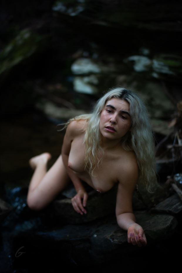 fallen artistic nude photo by model madisonoakley