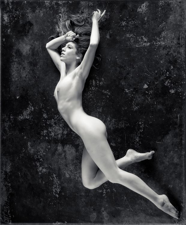 falling artistic nude photo by photographer scott dewar