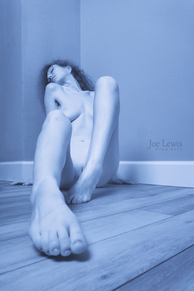 felicia in the corner artistic nude photo by photographer joe lewis fine arts