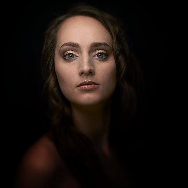 female portrait studio lighting photo by photographer fotograafedmond