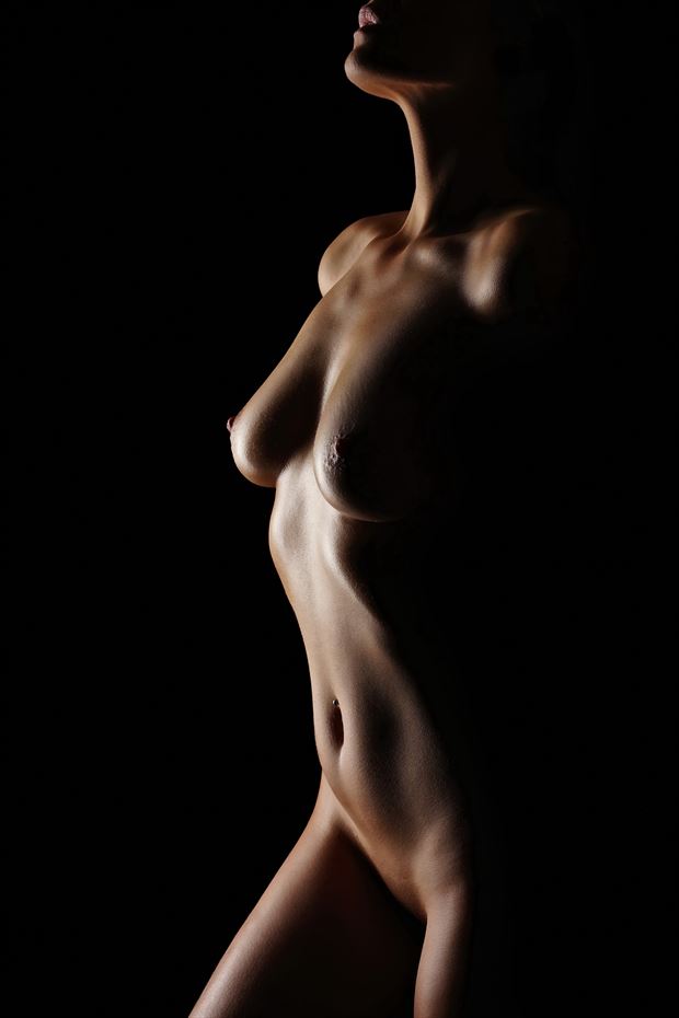 feminine artistic nude photo by photographer kuti zolt%C3%A1n hermann