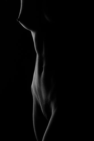 figure 2 artistic nude photo by photographer colin pittman