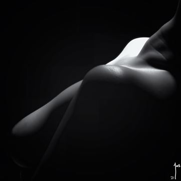 figure and light sensual photo by photographer josjoosten
