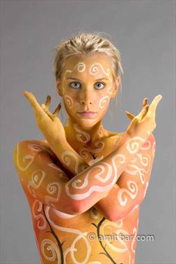 figures portrait body painting artwork by photographer bodypainter