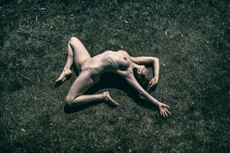 finding shapes artistic nude photo by model beke winter