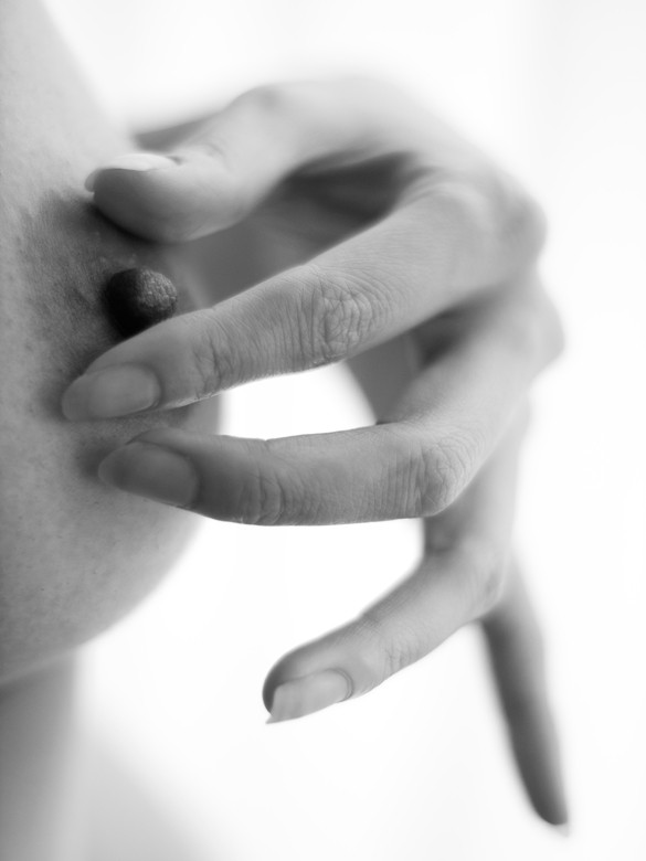 fingertips Artistic Nude Photo by Photographer MITSUO SUZUKI