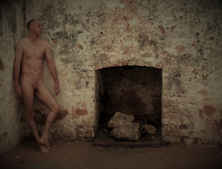 fireplace artistic nude photo by photographer michel fouch%C3%A9