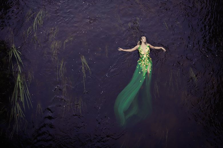 floating fantasy photo by model reelika bergman