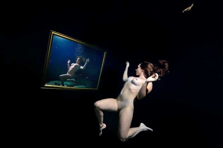 floating mirror artistic nude photo by photographer pierre violle