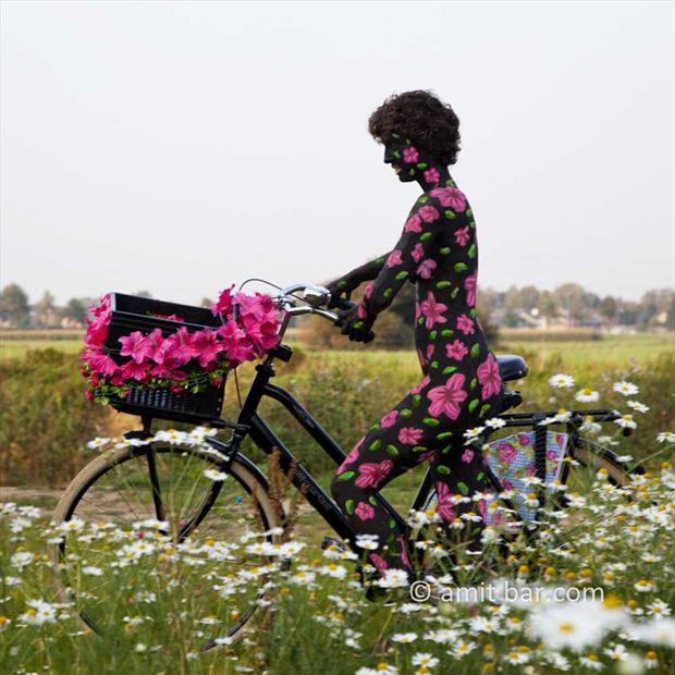 flower girl i nature artwork by photographer bodypainter
