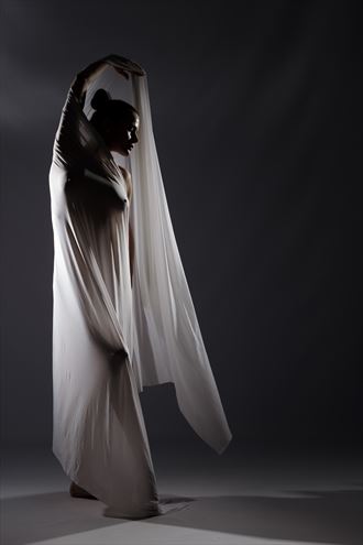 flowingly veiled sensual photo by photographer jens schmidt