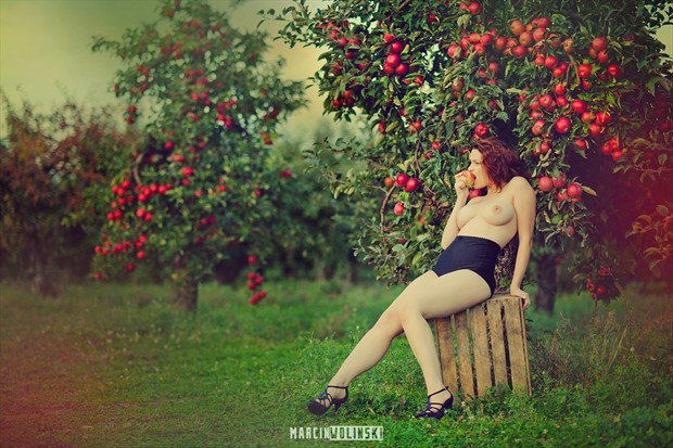 forbidden fruit Artistic Nude Photo by Photographer Marcin Wolinski