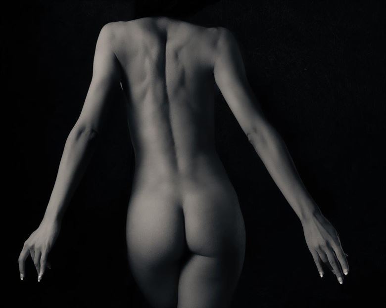 form and light artistic nude photo by photographer thatzkatz