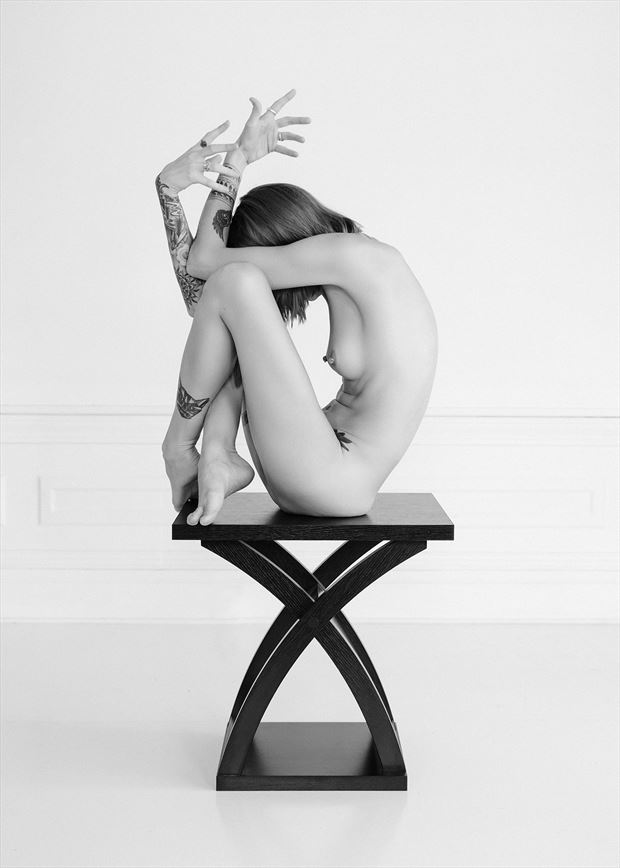form artistic nude photo by photographer erik liam