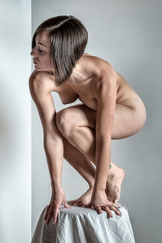 four point landing artistic nude photo by photographer rick jolson