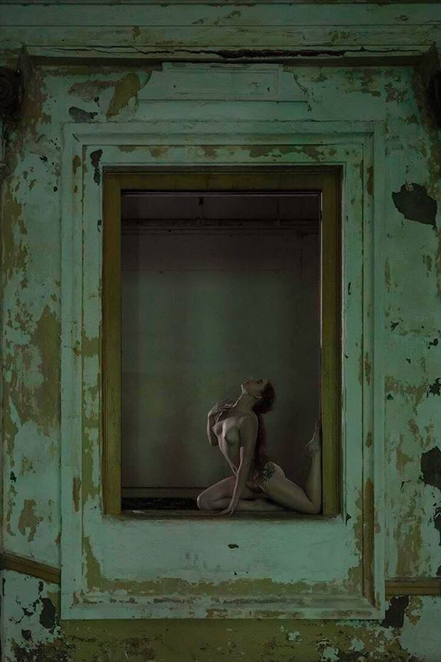 framing artistic nude photo by model lilithjenovax