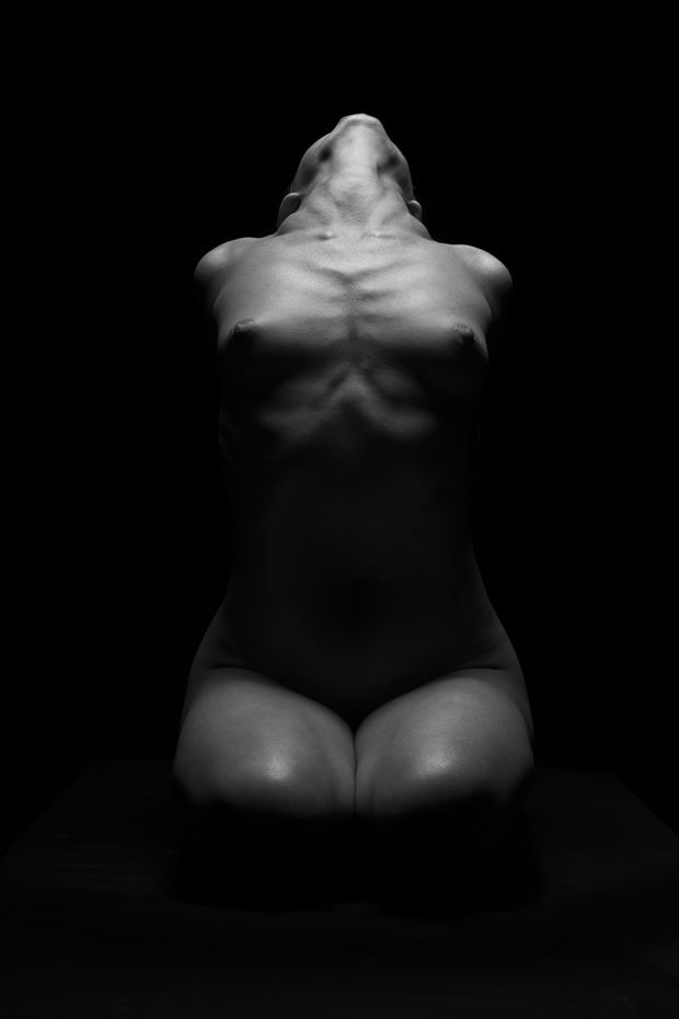 front light artistic nude photo by photographer richard byrne