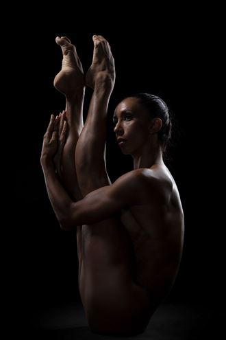 gaze artistic nude photo by photographer robert peres