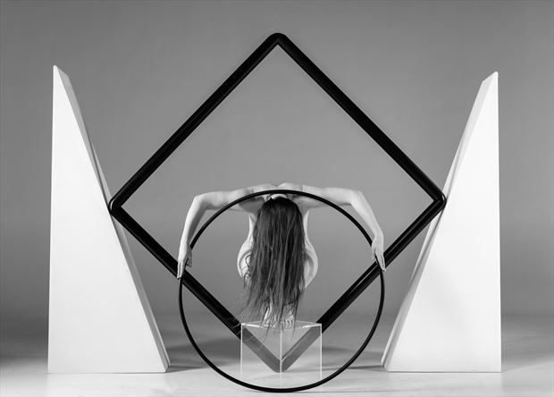 geometry artistic nude photo by photographer richard maxim