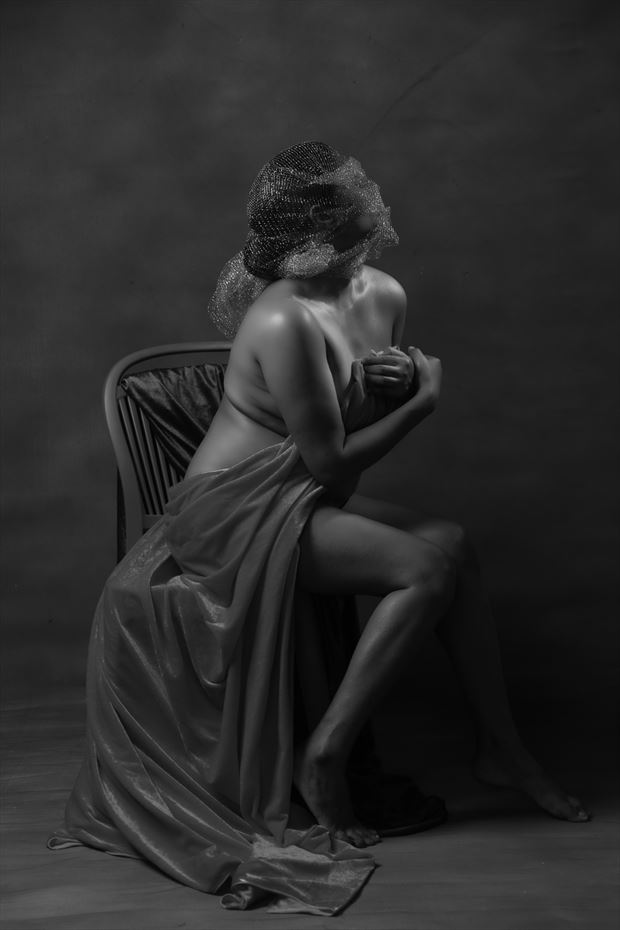 girl in bw artistic nude photo by photographer inder gopal