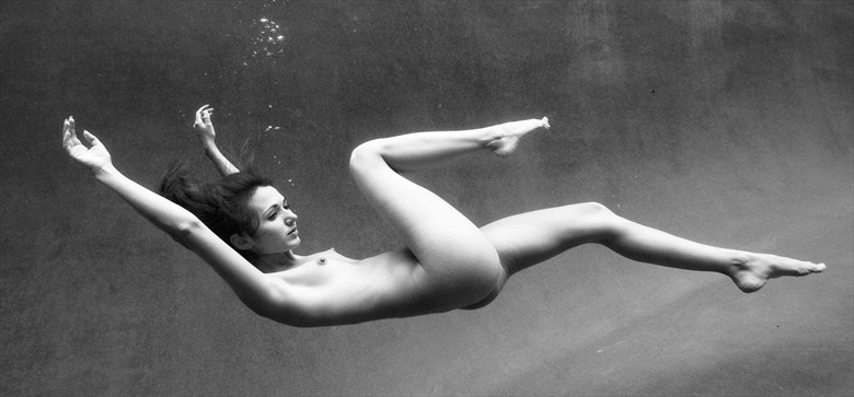 girl n the pool Artistic Nude Photo by Photographer KHolmes