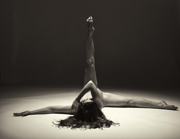 girl on the floor (print version) Artistic Nude Photo by Photographer KHolmes