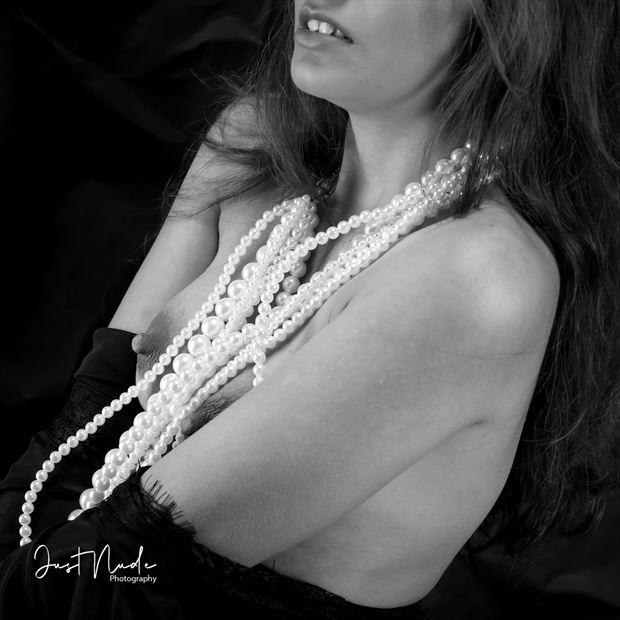girl with pearls artistic nude photo by photographer fritsvansambeek nl