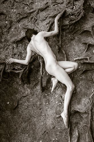 going back artistic nude photo by photographer helge andreas