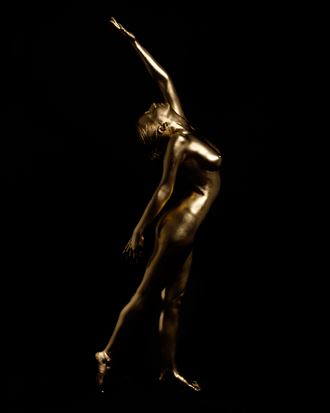 golden dancer artistic nude photo by photographer alejandro vaccarili