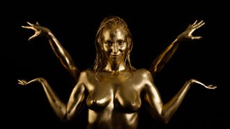 golden goddess artistic nude photo by photographer alejandro vaccarili