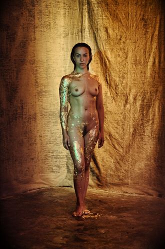 golden warrioress artistic nude photo by photographer stephan joachim