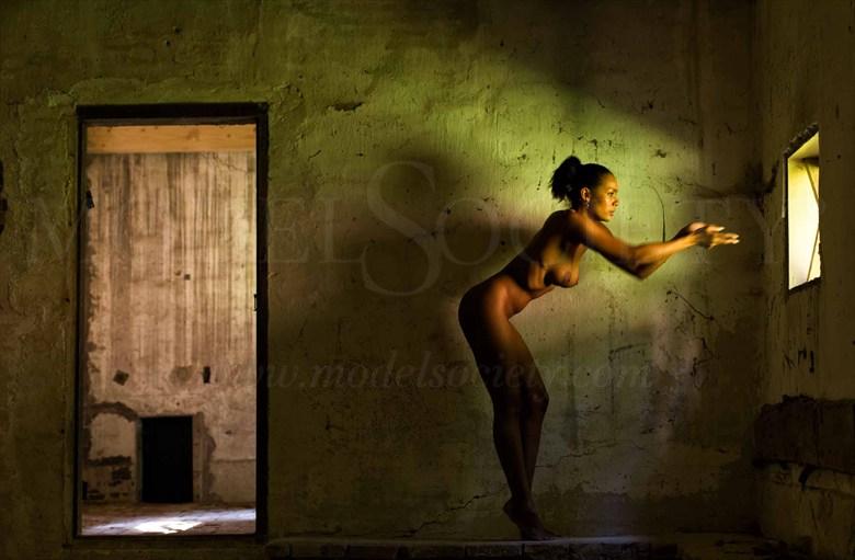 grabbing the light Artistic Nude Photo by Photographer BenErnst